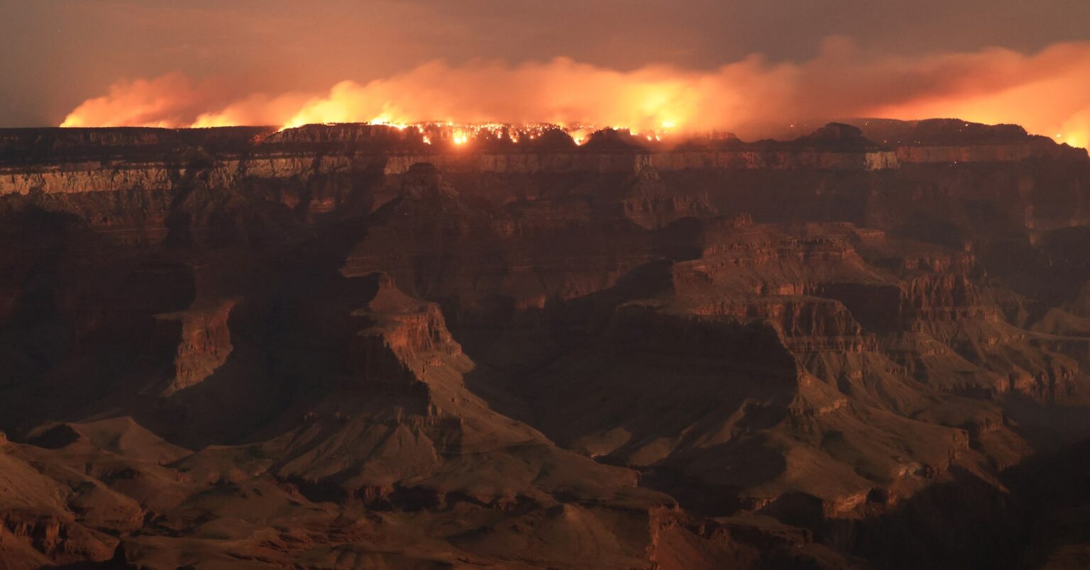 米グランドキャニオンの火災拡大、歴史的建造物など70棟焼失 | ロイター 米グランドキャニオンの火災拡大、歴史的建造物など70棟焼失 | ロイター