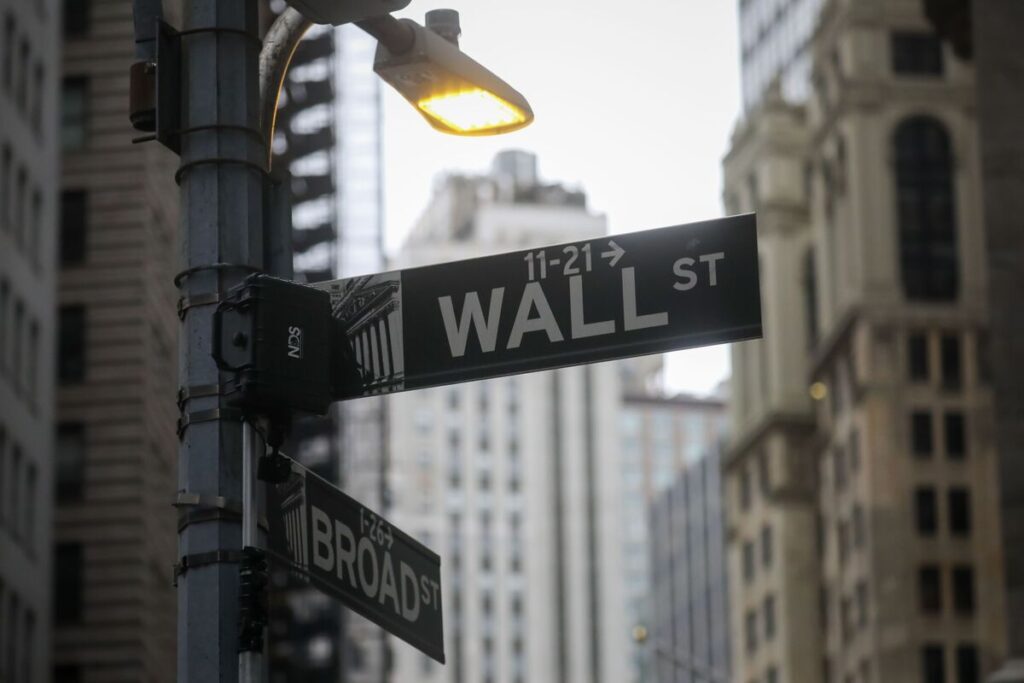 ウォール街の銀行、中国成長率見通し相次ぎ引き上げ－デフレは警戒 - Bloomberg