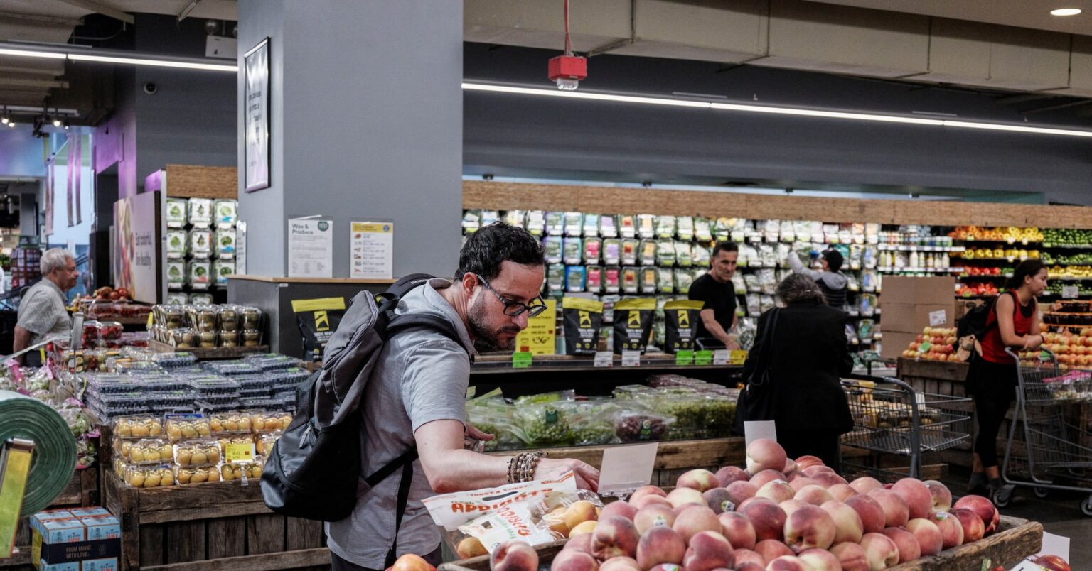 米ミシガン大消費者信頼感、7月速報値61.8　インフレ期待5カ月ぶり低水準 | ロイター
