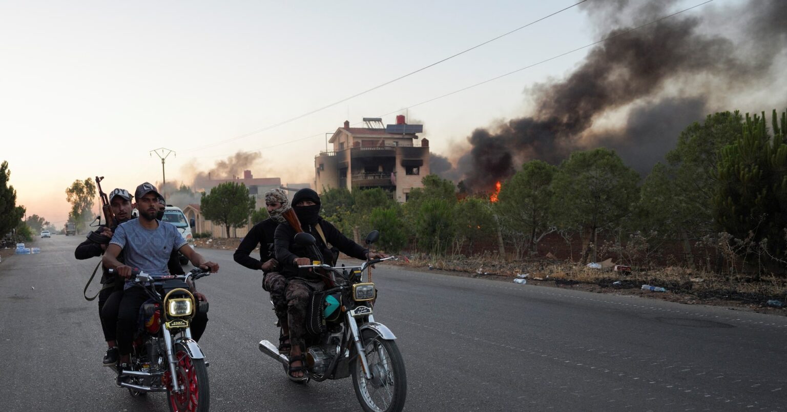 シリア南部で衝突激化、暫定政府は停戦実施に苦慮 | ロイター