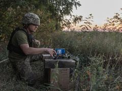 ロシアの電子戦に対抗… ウクライナの軍用ドローン生産施設をのぞいてきた | Business Insider Japan