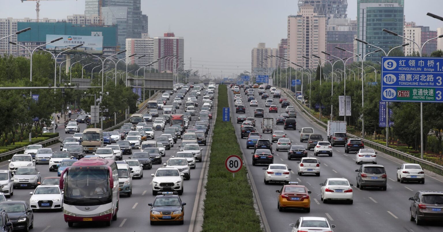 中国、道路交通法を強化へ　運転支援技術の利用拡大に対応 | ロイター
