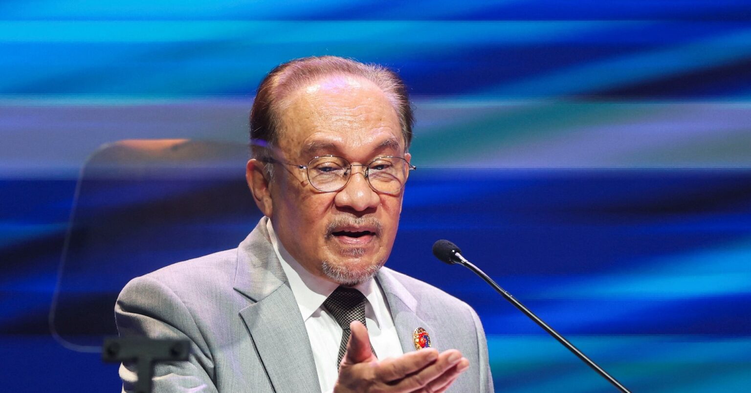 マレーシア首相、全成人に現金支給へ　生活費高騰受け新対策発表 | ロイター