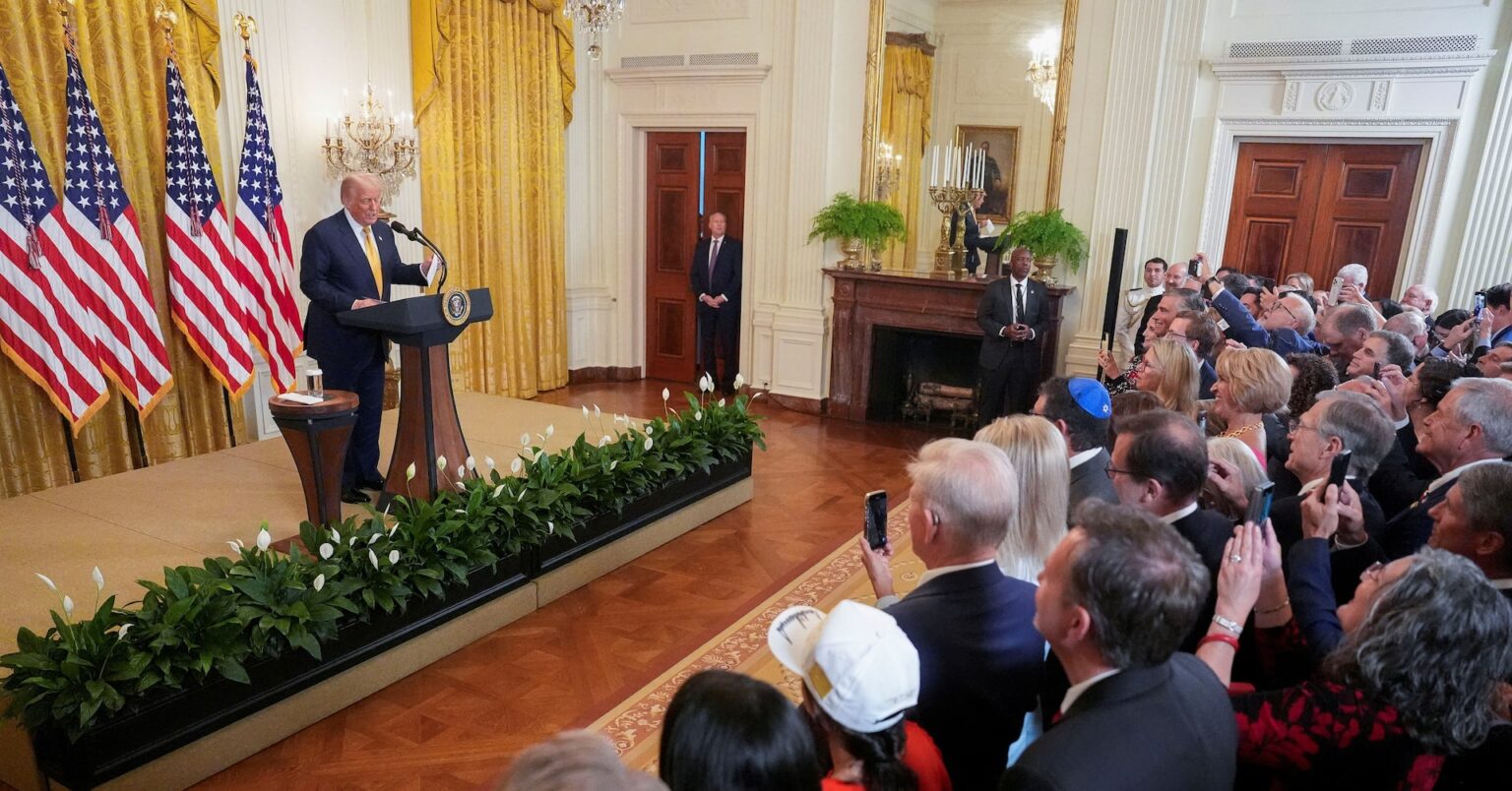日本が「数十億ドル相当の軍事装備購入」とトランプ氏、貿易協定合意を称賛 | ロイター