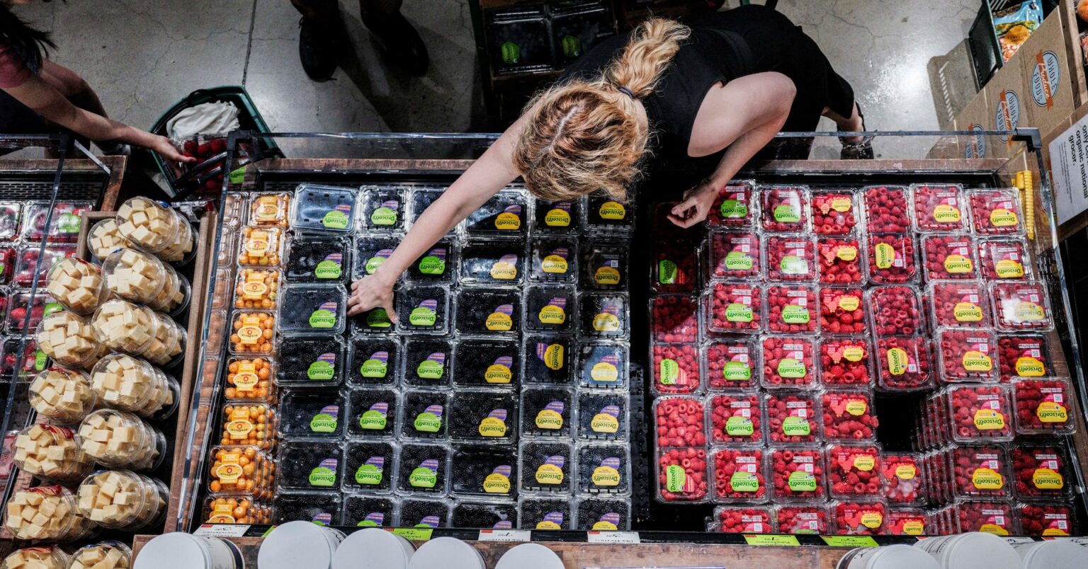 アングル：米物価上昇は一時的なのか、トランプ関税巡りコロナ禍当時の論争再燃 | ロイター