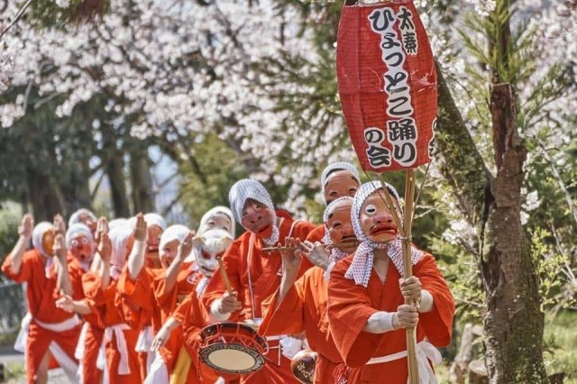 テーマパークのパレードで「ひょっとこ踊り」　京都太秦映画村で開幕へ　『科捜研の女』などの監督が担当 | ORICON NEWS | 福井新聞ONLINE
