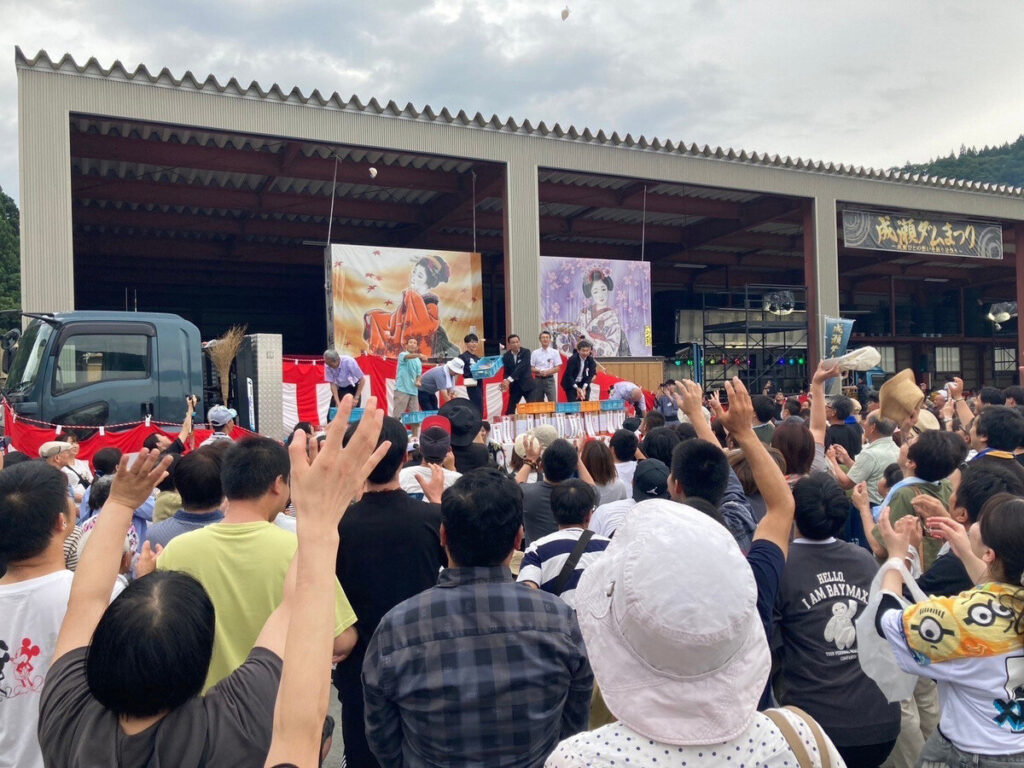 【秋田県東成瀬村】完成間近のダム見学も! 多彩なコンテンツが魅力のお祭りとは? ふるさと納税返礼品で地域おこしの化粧品も | マイナビニュース
