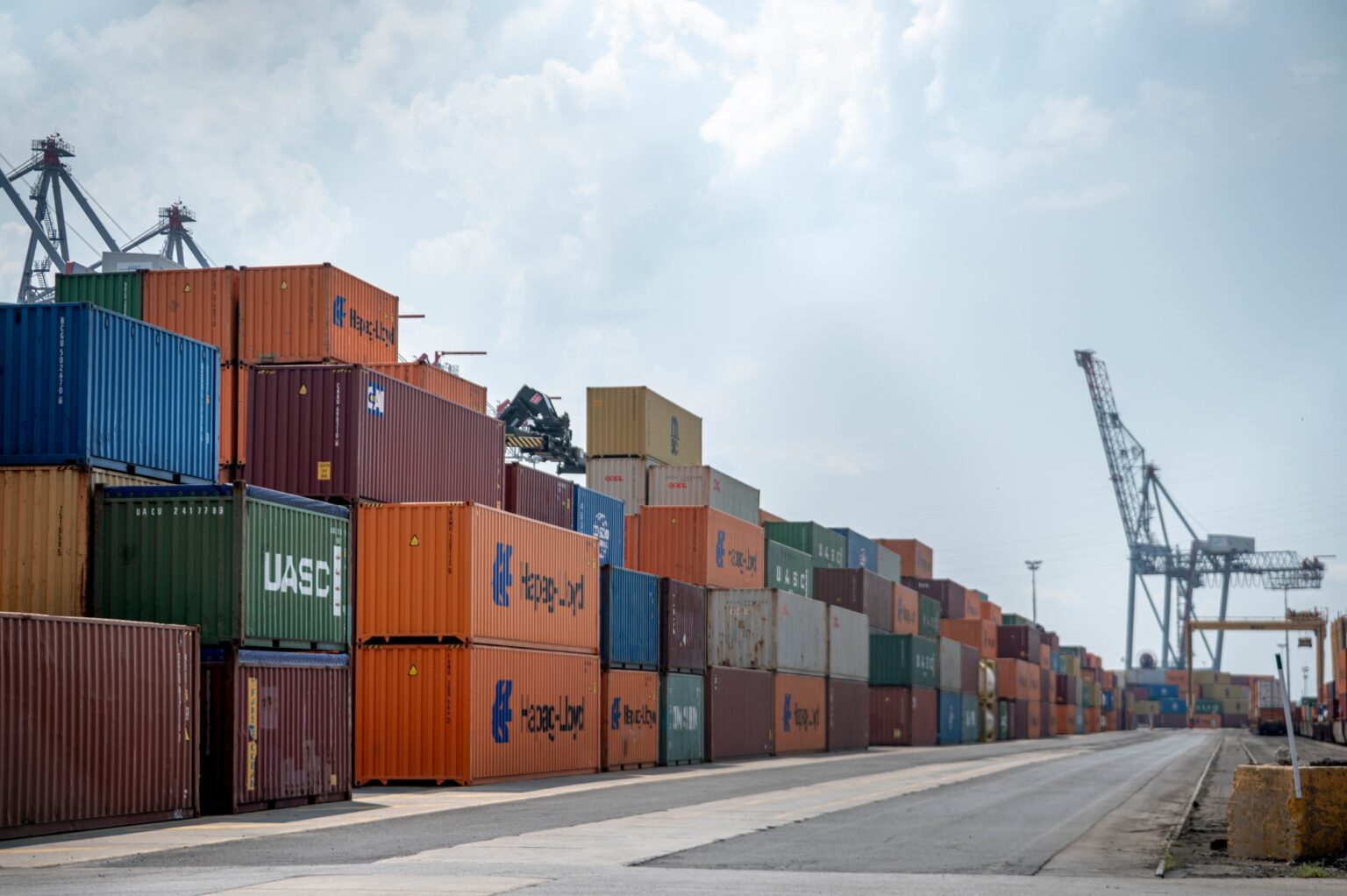 トランプ米大統領、対カナダ交渉を重視せず－関税賦課だけの可能性も - Bloomberg