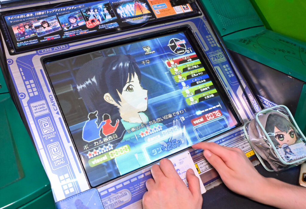 アイマス20周年にアケマス初体験！ 初代「THE IDOLM@STER」を学マスPが遊び，時代を越えて“アイ”される，原点を知る - 4Gamer.net