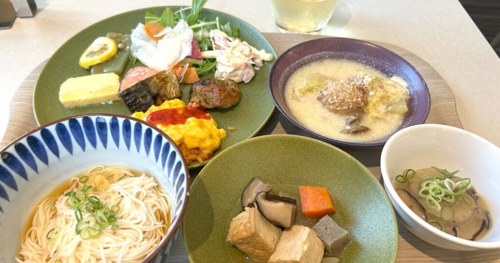 【ホテルの朝食】飛鳥鍋にのっぺ、ほか地元名物を堪能できちゃう！ スパークリングワインも飲み放題で最高 / グランドメルキュール奈良橿原 | ロケットニュース24