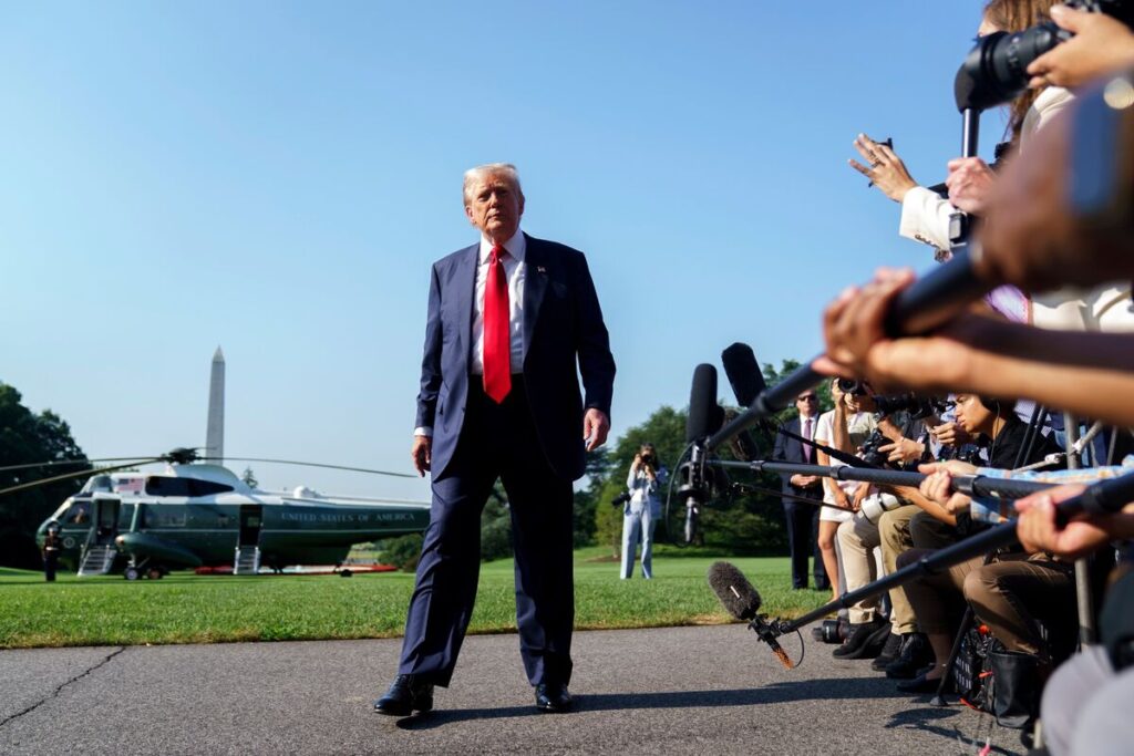 トランプ米大統領、国民への一時金給付を検討－関税による増収で - Bloomberg