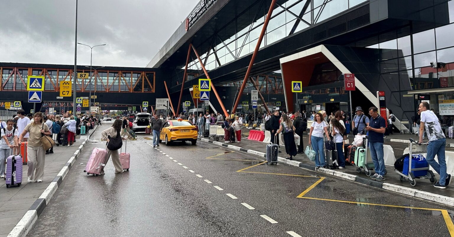 ロ朝、首都結ぶ定期航空直行便就航　90年代以来 | ロイター