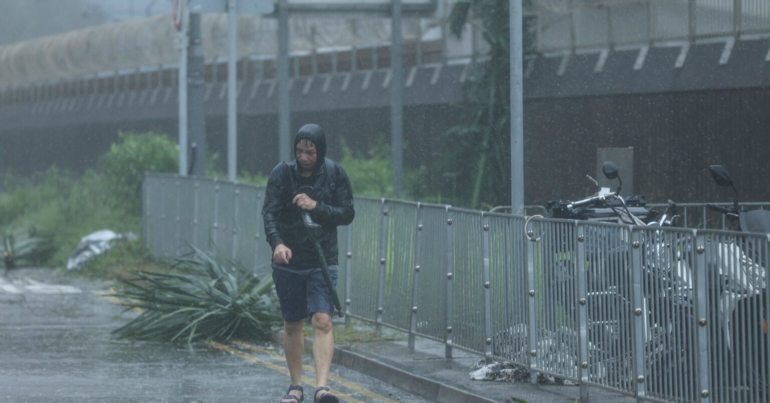 中国で豪雨、土砂崩れで4人死亡・8人行方不明 4400人避難 | ロイター 中国で豪雨、土砂崩れで4人死亡・8人行方不明 4400人避難 | ロイター