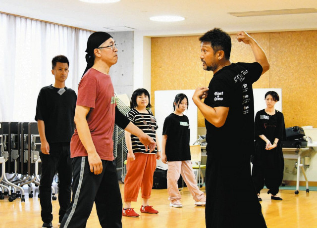 本格派のアクション 中高生らプロに学ぶ　金沢で体験講座
