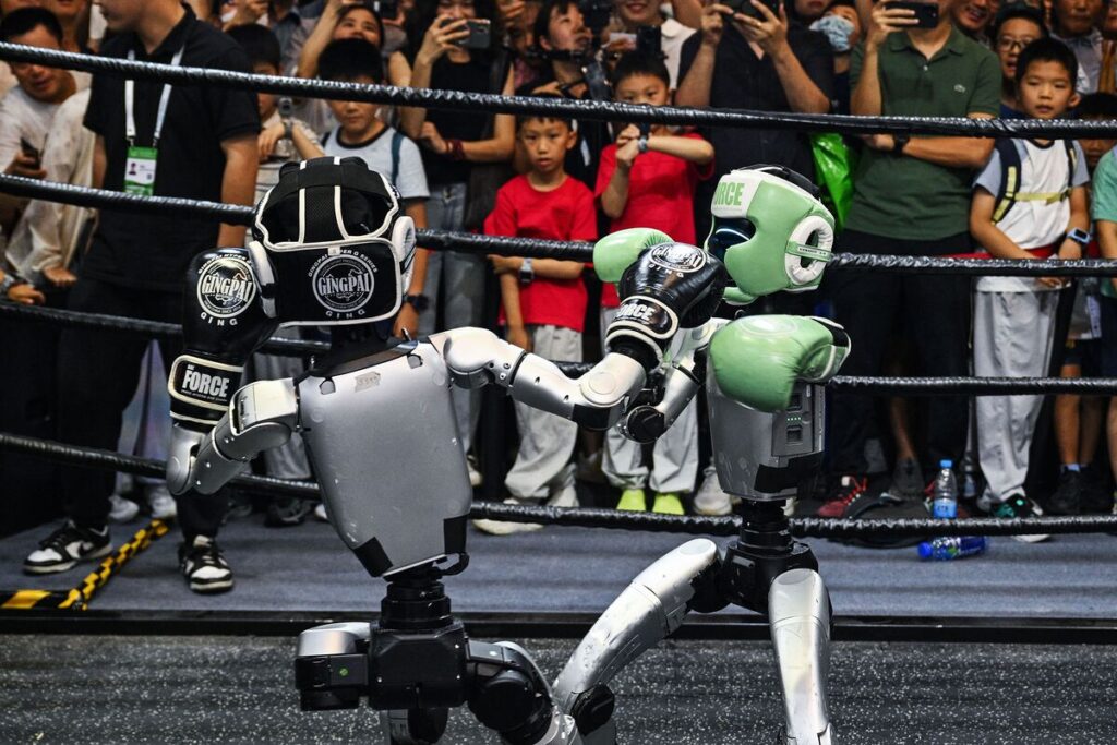 中国が人型ロボット開発加速、ボクシングも披露-7兆ドル市場に照準 – Bloomberg 中国が人型ロボット開発加速、ボクシングも披露-7兆ドル市場に照準 - Bloomberg