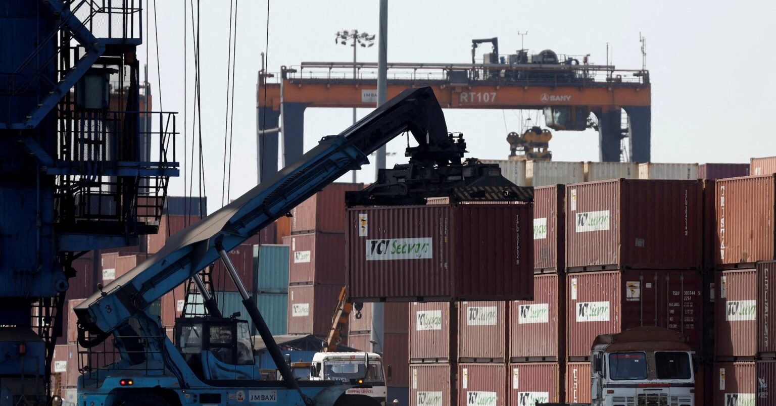 インド、世界景気減速で輸出需要がさらに鈍化の恐れ＝財務省 | ロイター