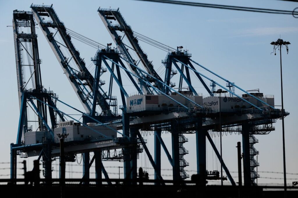 米国、財の貿易赤字が予想外に縮小－関税前の駆け込み消えて輸入減少 - Bloomberg