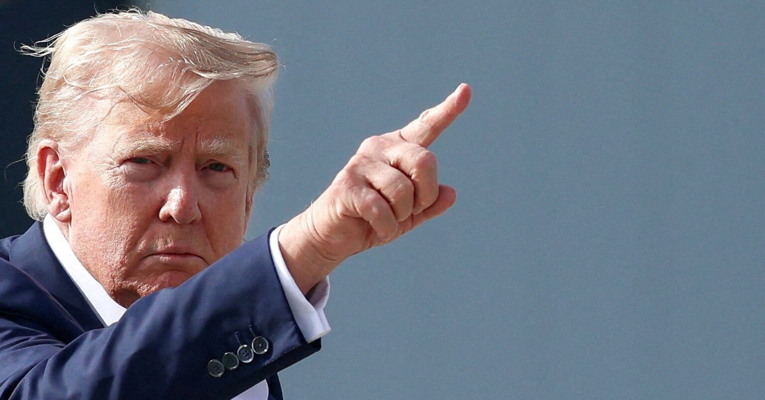 トランプ氏の支持率40％に低下、2期目で最低水準＝調査 | ロイター