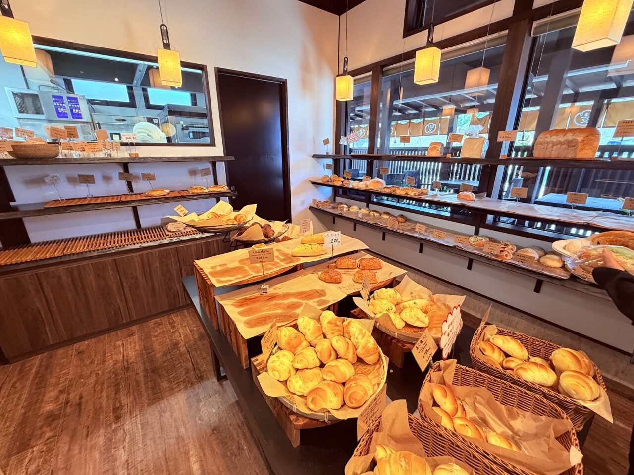 2025年7月18日にリニューアルオープンした高知市西塚ノ原の「パン茶屋 むぎまる」