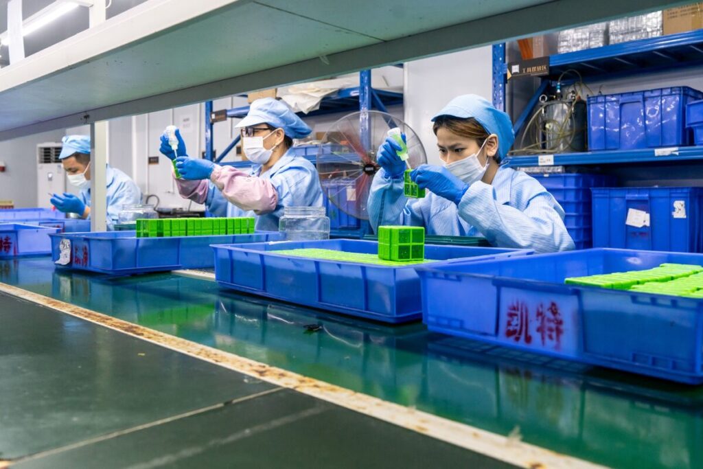 中国の製造業活動、予想外の悪化－輸出減速や内需低迷を示唆 - Bloomberg