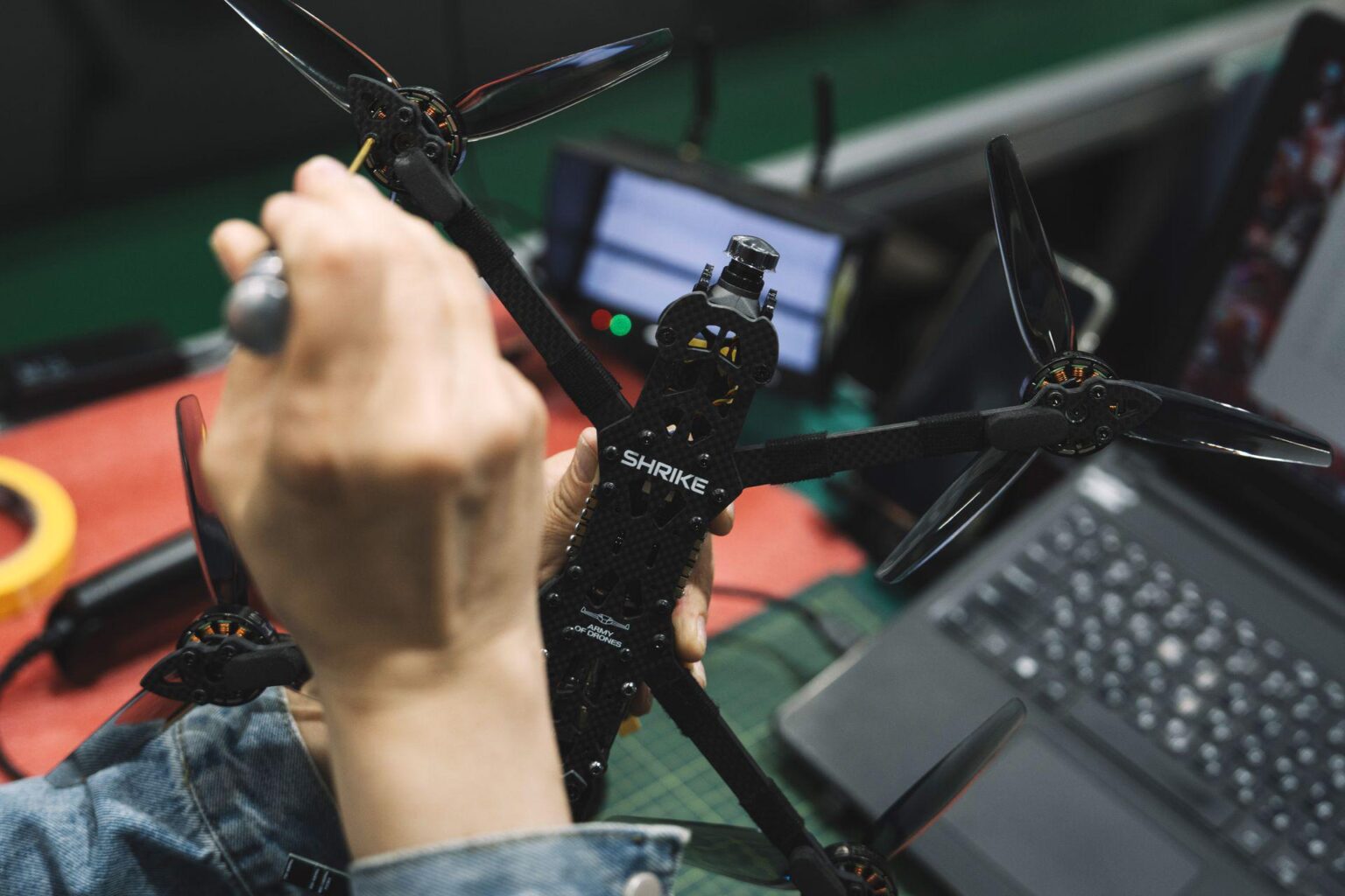 ウクライナは防衛調達を国内のサプライヤーにシフトし、現在ウクライナ製のほとんどすべてのドローン