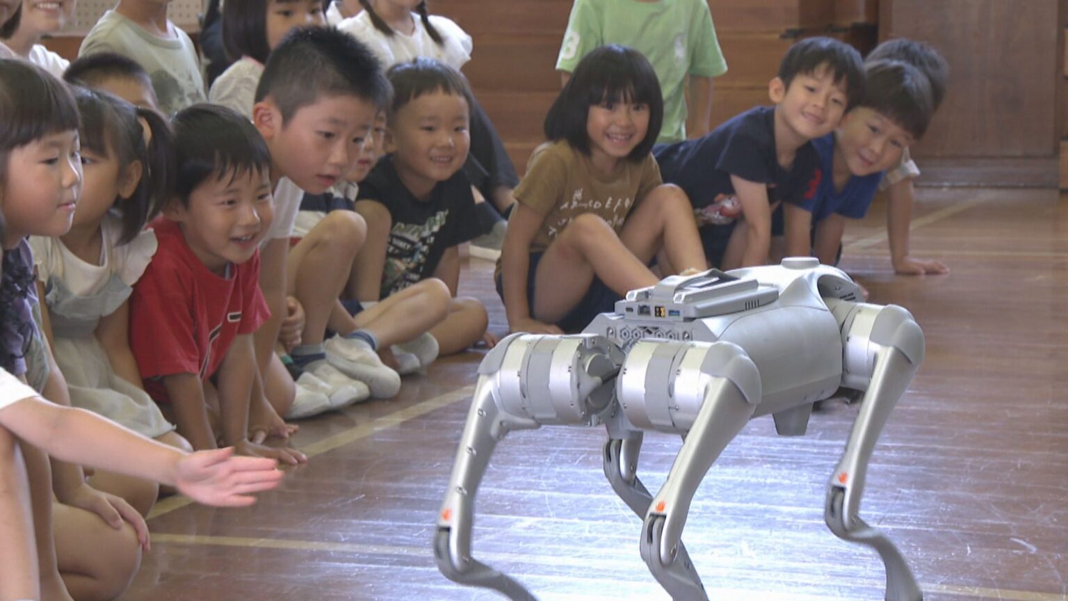 幼少期から最新テクノロジーに触れて　幼稚園で四足歩行ロボットのデモンストレーション　岡山大学 | KSBニュース | KSB瀬戸内海放送