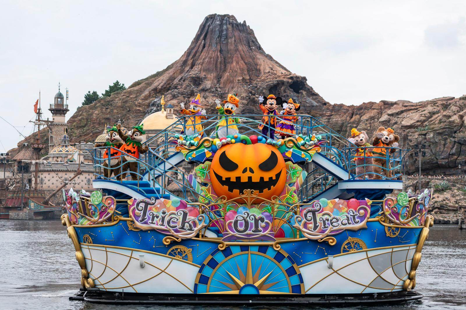 東京ディズニーランド&シー「ディズニー・ハロウィーン」ヴィランズ主役のパレードや限定グッズも