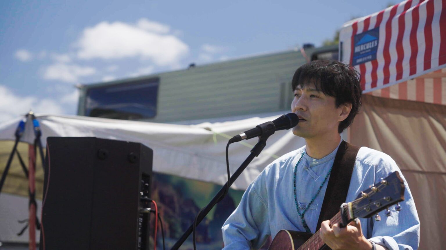 森山直太朗の「地球の歩き方」 in ニュージーランド ②ムリワイビーチでキャンプ飯＆ノマドフェアでライブ | 地球の歩き方