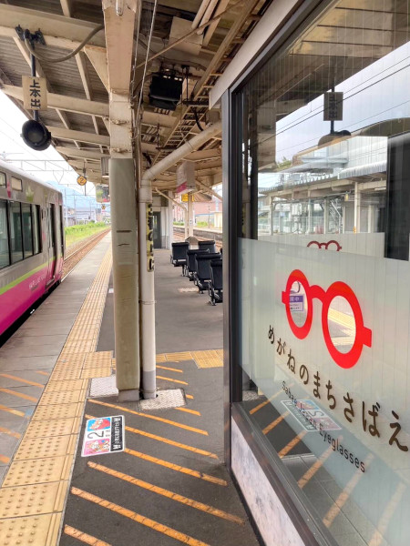 鯖江駅のプラットホーム