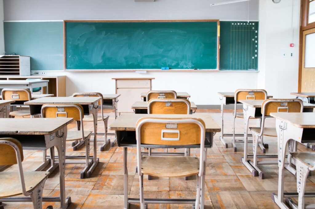 【岡山県編】「うったて」「じりー」「ちばけな！」←全部“学校”にまつわる言葉！ 意味が難しい「岡山県の方言」ランキング発表 | オトナンサー