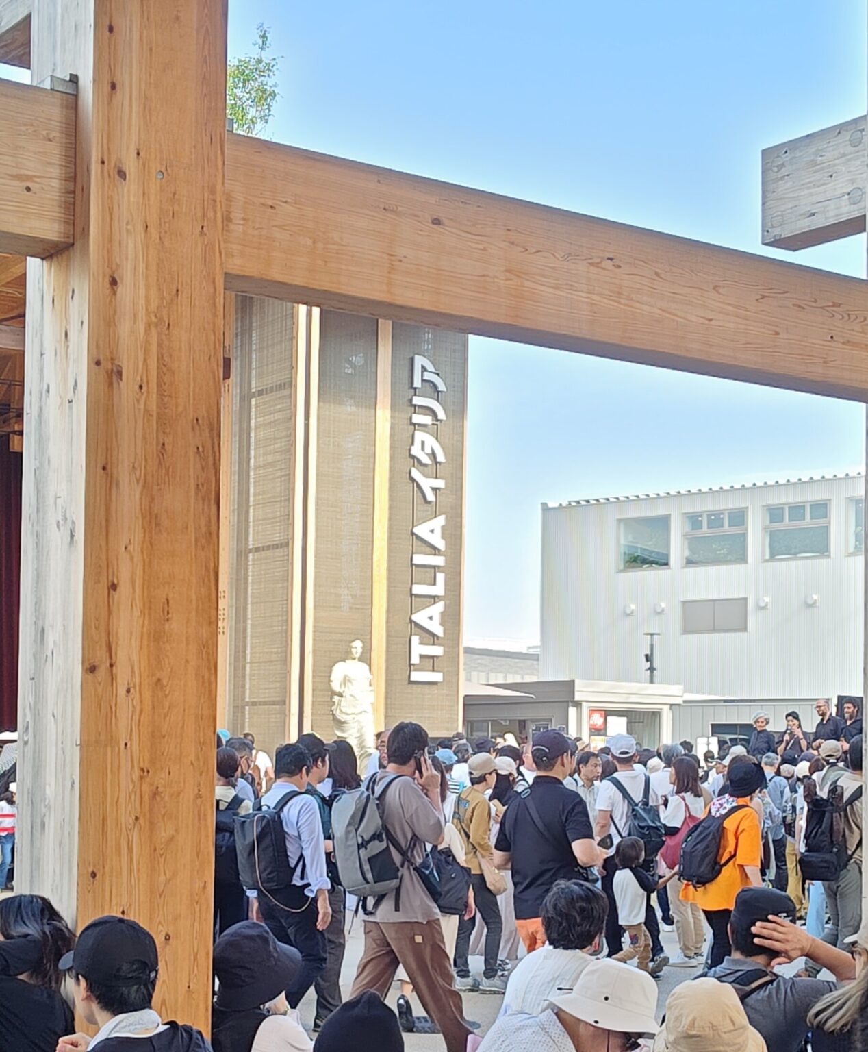 大阪・関西万博で5時間立って並んだ、イタリア館が一番人気な理由（おとなの週末） - Yahoo!ニュース - Yahoo!ニュース