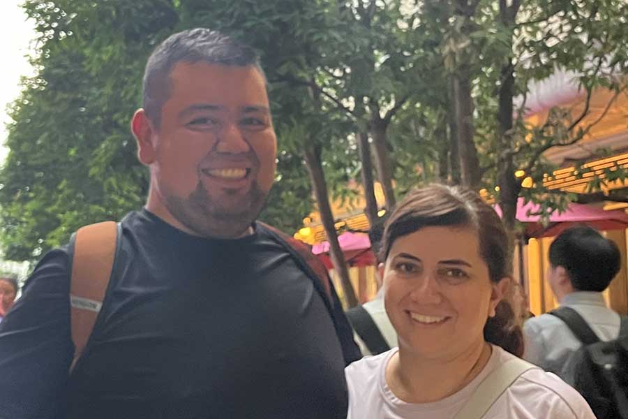 メキシコから来た（左から）カルロスさんとパウリーナさん【写真：Hint-Pot編集部】