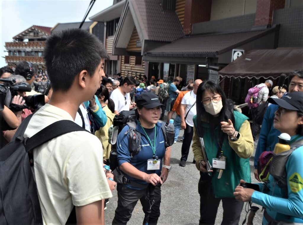 入山規制2年目の富士山で山梨県側が開山 安全指導強化も「大きな混乱なし」（産経新聞） - Yahoo!ニュース - Yahoo!ニュース
