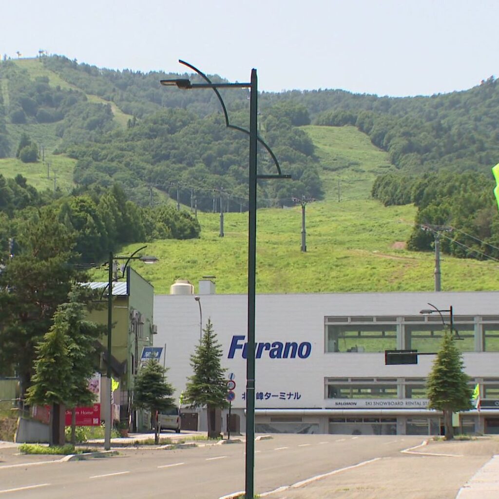 【路線価公表】北海道の上昇率1位はインバウンドに人気の“富良野市”で30.2％ 宿泊客は10年前の4倍以上に…北海道全体の上昇率は2.4％と伸び率が鈍化 去年の半分以下で全国平均を下回る（北海道ニュースUHB） - - Yahoo!ニュース