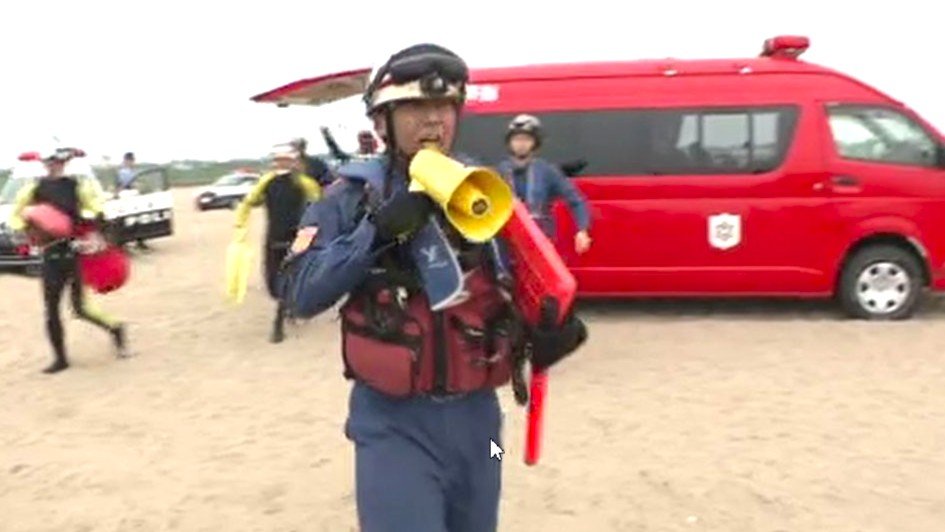 内灘海岸で水難救助訓練 既に石川県内では5人死亡…海水浴シーズンを前に事故を防ぐため消防・海保が連携強化（MRO北陸放送） - Yahoo!ニュース