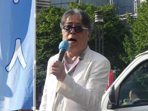 山尾志桜里氏の応援演説を行う漫画家の小林よしのり氏（撮影・中山知子）