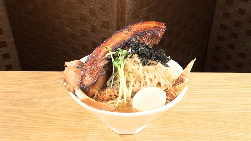『オモウマい店』高崎市のラーメン店、ビッグサイズの極厚ブロック肉に客は「鈍器」（TV LIFE web） - Yahoo!ニュース