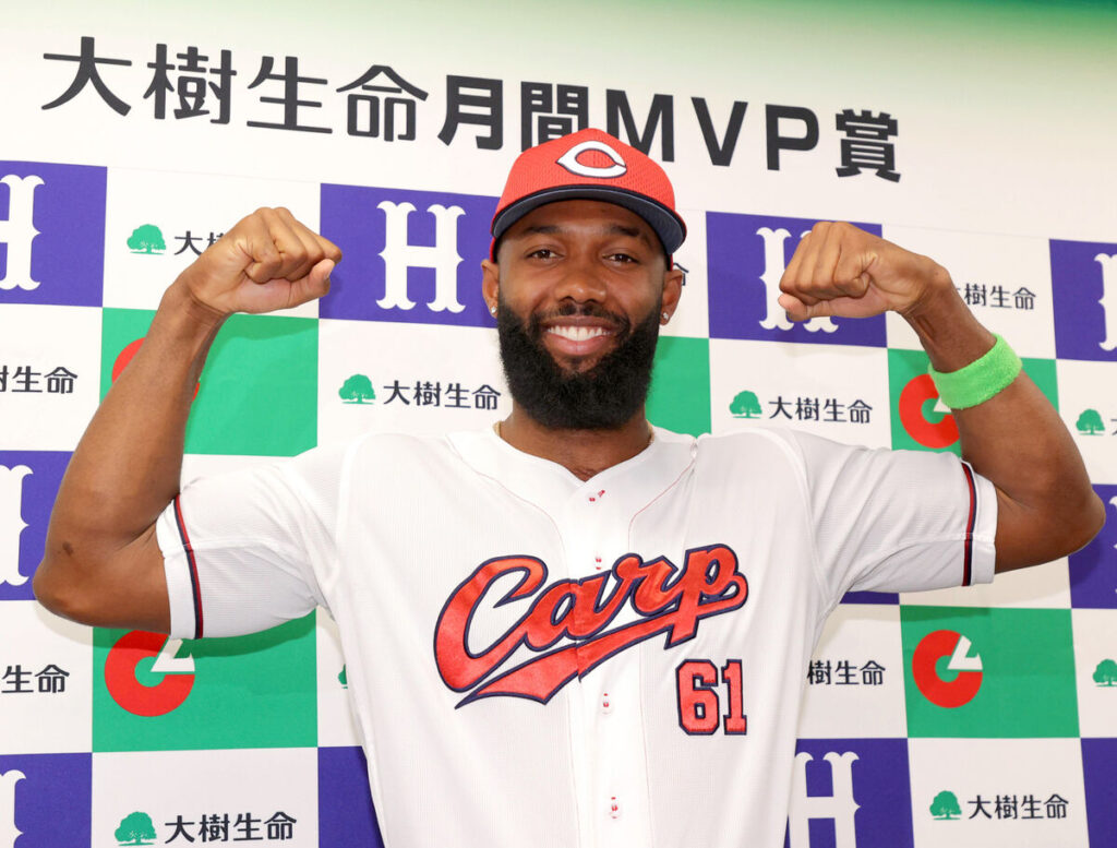 【広島】ファビアン、６月度月間ＭＶＰ「コンゲツモ、ガンバリマス」球団助っ人野手１１年ぶり（スポーツ報知） - Yahoo!ニュース