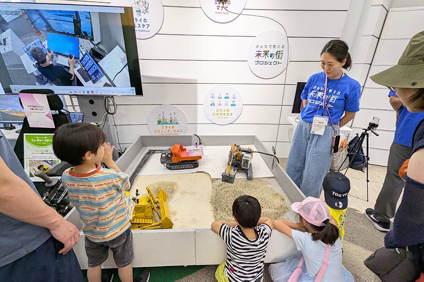 一歩先の未来の生活を体験。AIや遠隔操作技術の展示を支えるネットワーク