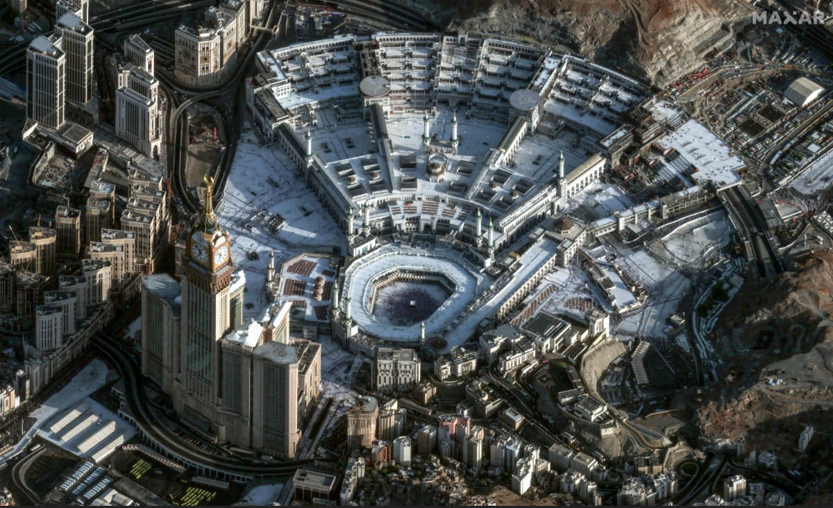 同社のコンステレーションは同じ場所の高解像度の衛星画像を1日に何度も、場所によっては1日に15倍も収集できるという。画像は現地時間6月6日午前6時53分に撮影されたサウジアラビア・メッカ。分解能は30cm（出典：Maxar）