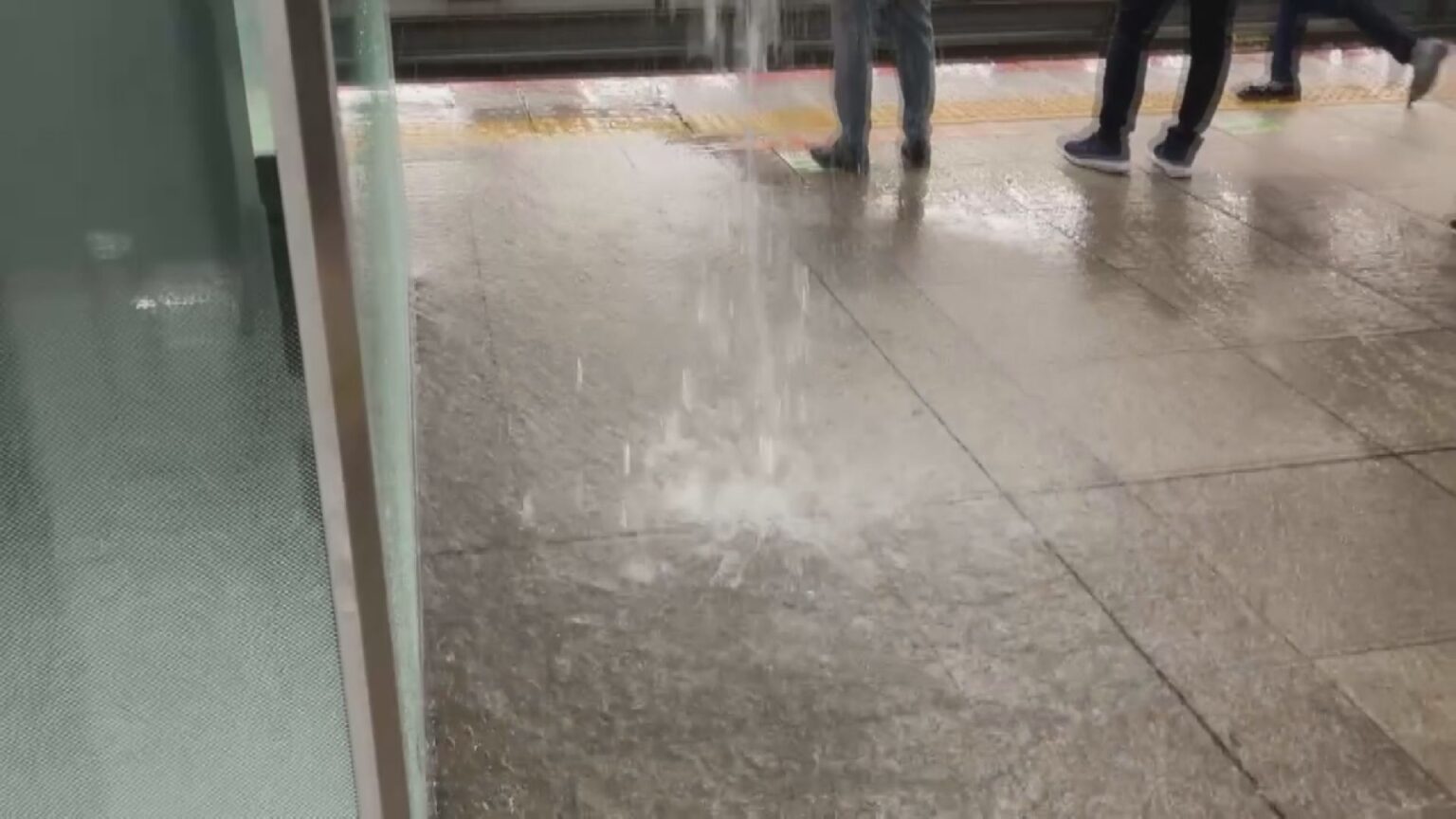 ＜速報＞神奈川県内で大雨 川崎・横浜で記録的短時間大雨情報 1時間に約100ミリ（tvkニュース（テレビ神奈川）） - Yahoo!ニュース - Yahoo!ニュース