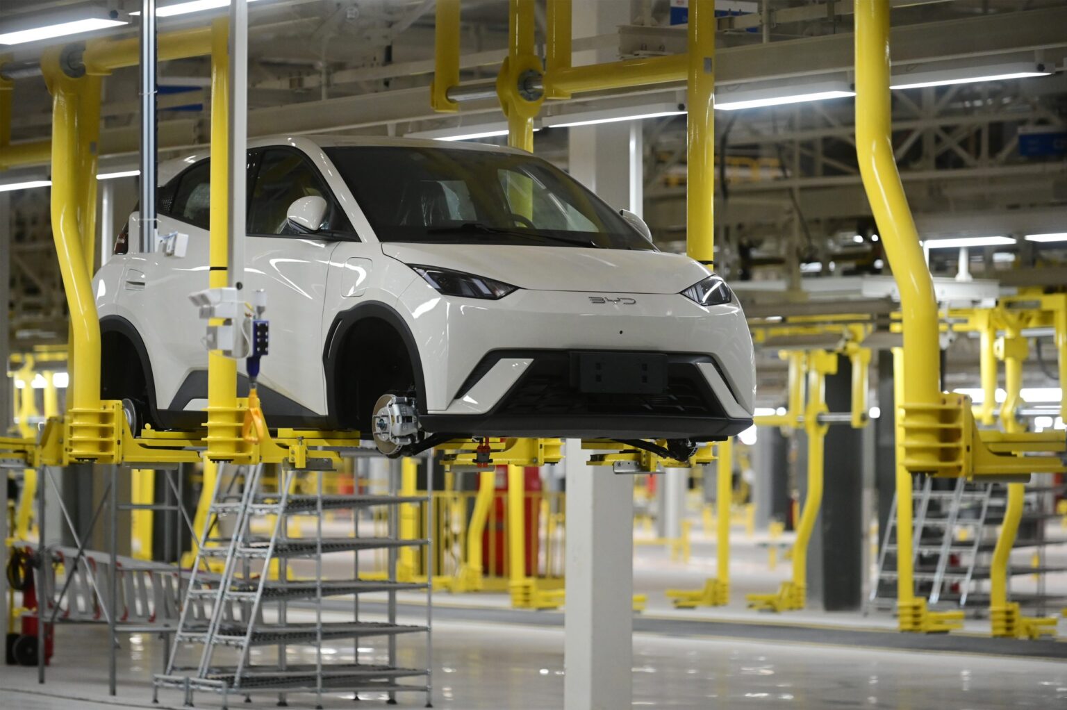 BYD、ブラジル工場で最初の1台がラインオフ 着工から15カ月 | 36Kr Japan