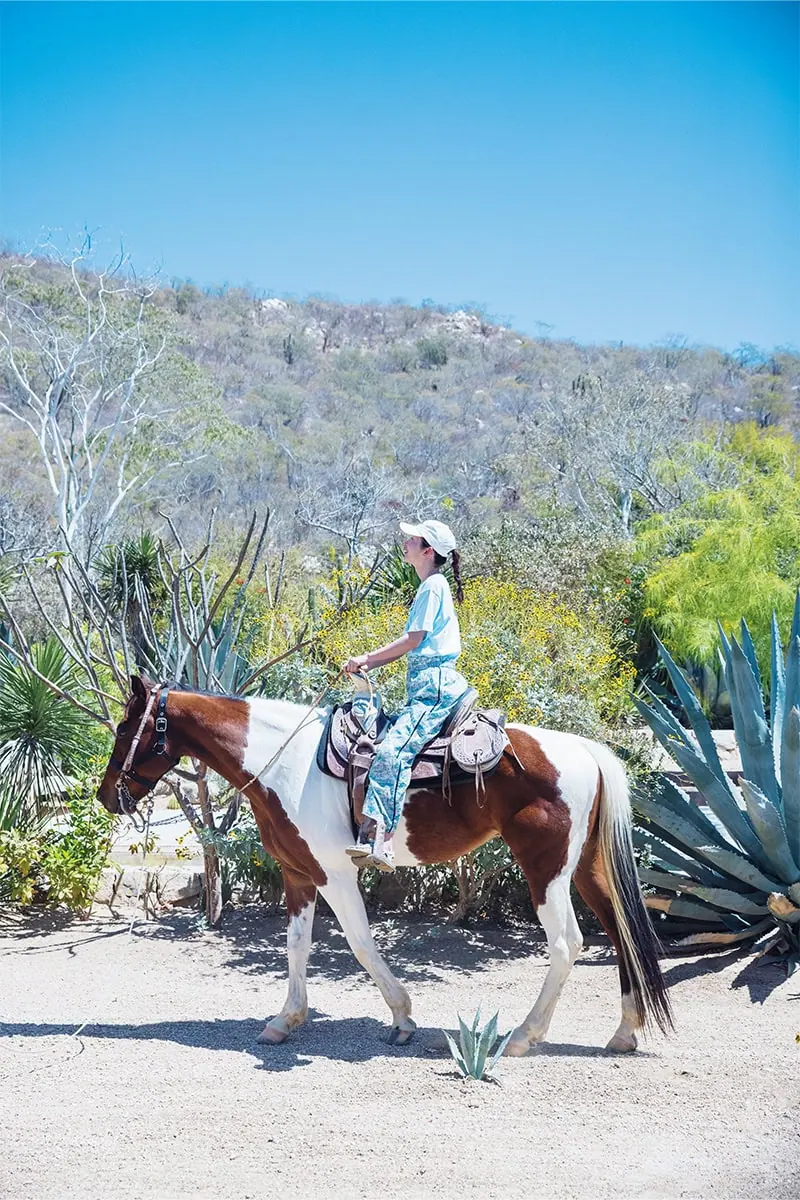 乗馬中、終始美しい姿勢を保つkazumiさん。