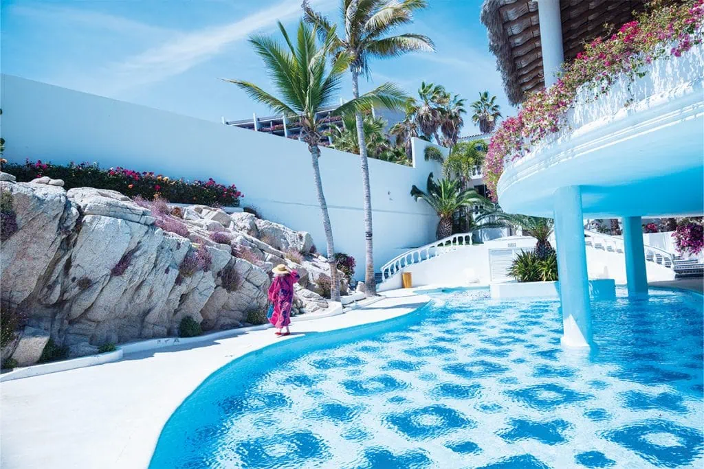 施設内のプールでもっと映画のような体験を！