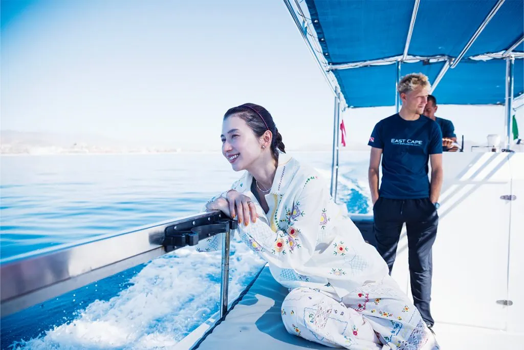 ホエールウォッチングでは日本語ガイドも相談できて安心。