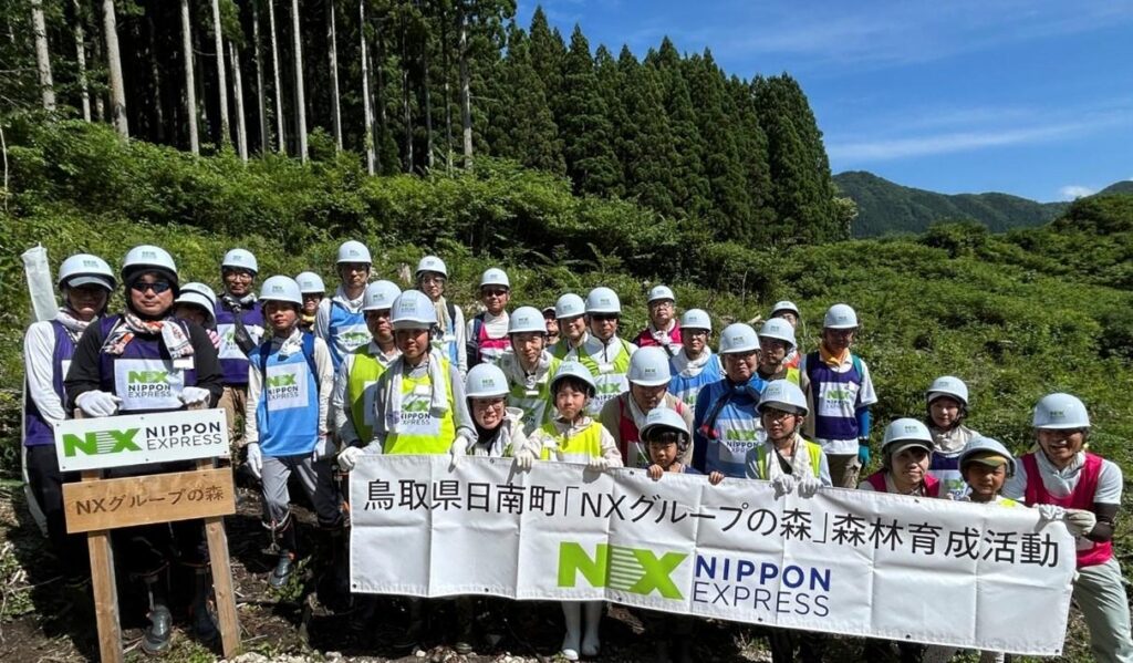 NXグループ、鳥取県日南町「NXグループの森」で、夏の森林育成活動を実施 | NIPPON EXPRESSホールディングス NXグループ、鳥取県日南町「NXグループの森」で、夏の森林育成活動を実施 | NIPPON EXPRESSホールディングス