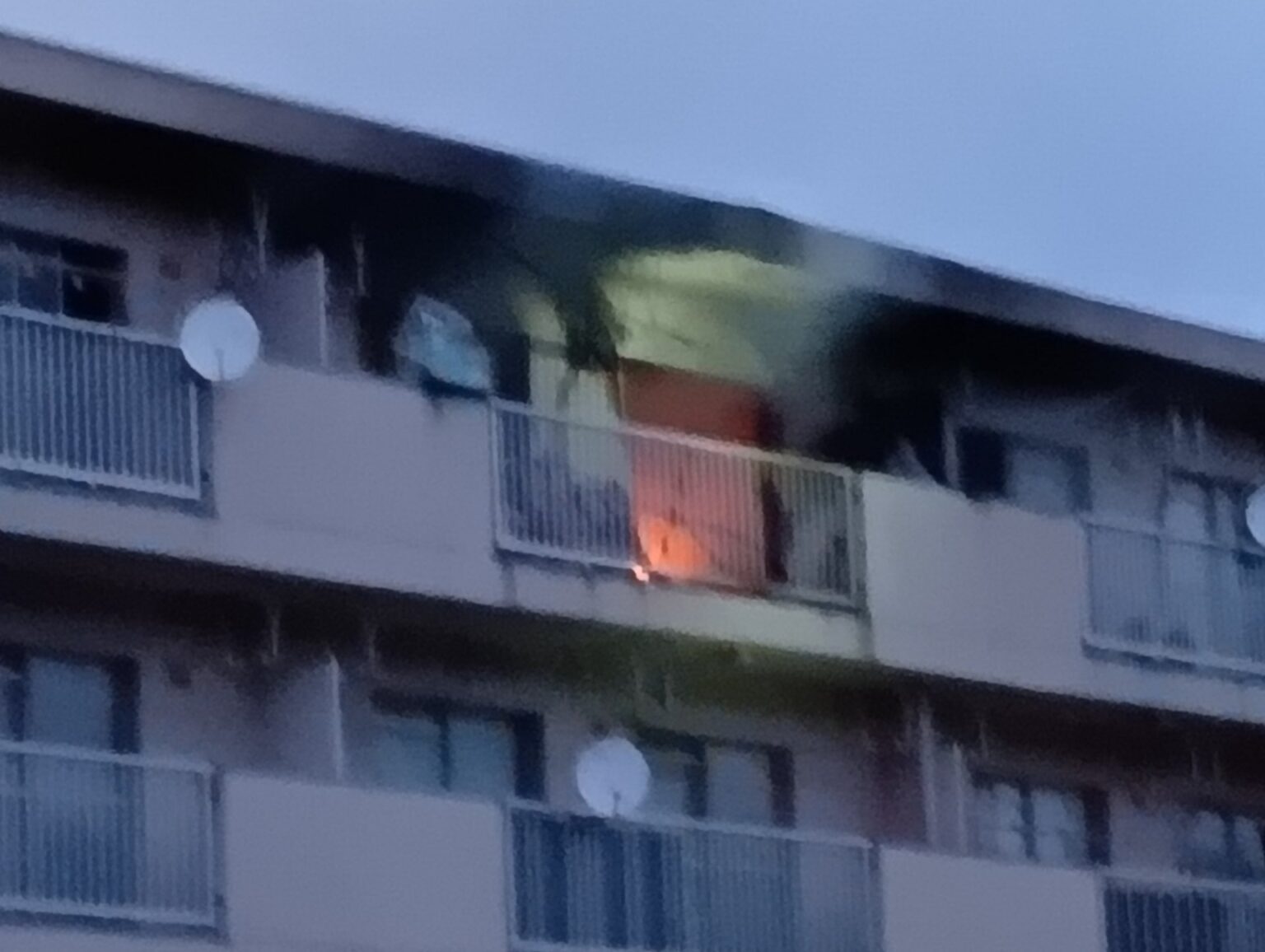 【速報】団地で火災発生 現在も延焼中 島根県出雲市（BSS山陰放送） - Yahoo!ニュース