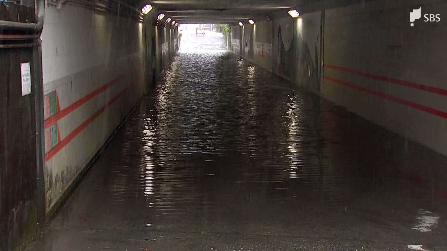 7月17日にかけて大雨が続く見込み 静岡県内の各地で雨脚強まり非常に激しい雨も…道路の冠水や車横転の突風被害（静岡放送（SBS）） - Yahoo!ニュース - Yahoo!ニュース