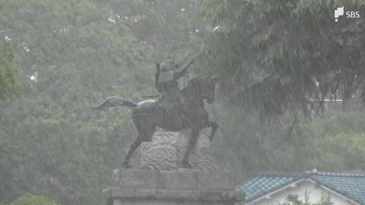 「バケツをひっくり返したような雨」17日にかけて不安定な天気続く 雷を伴った非常に激しい雨に警戒 突風などにも注意（静岡放送（SBS）） - Yahoo!ニュース