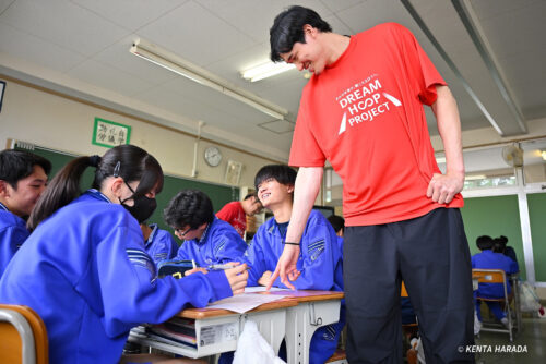 渡邊雄太が未来を考える中学生にエール「成長したからこそ壁にぶつかる」…千葉市で『DREAM HOOP PROJECT』開催（バスケットボールキング） - Yahoo!ニュース